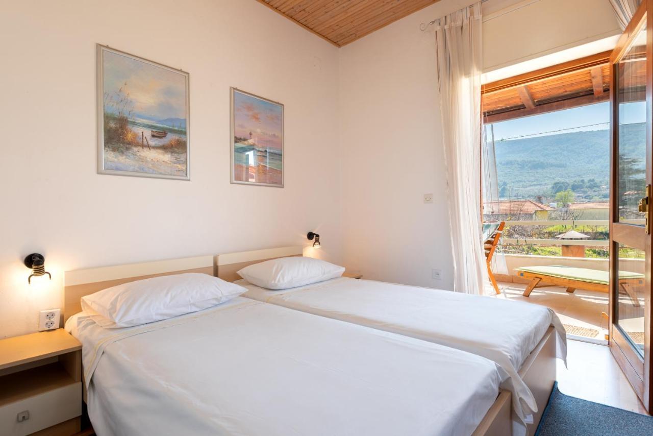 Apartments By The Sea Jelsa, Hvar - 11319 Jelsa  Extérieur photo